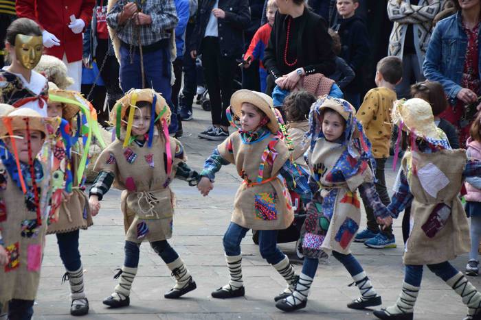 Dantzari txikiek Tolosako ka 24 1551531383158