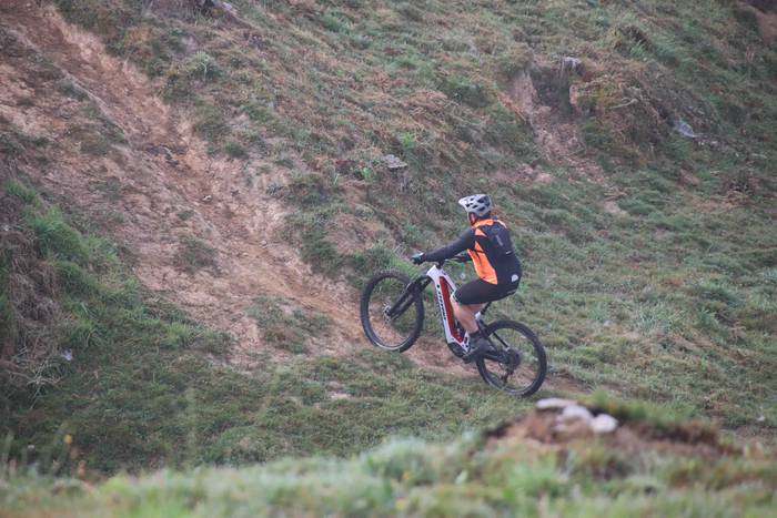 Mendi bizikleta lasterketare 36 1660377617362