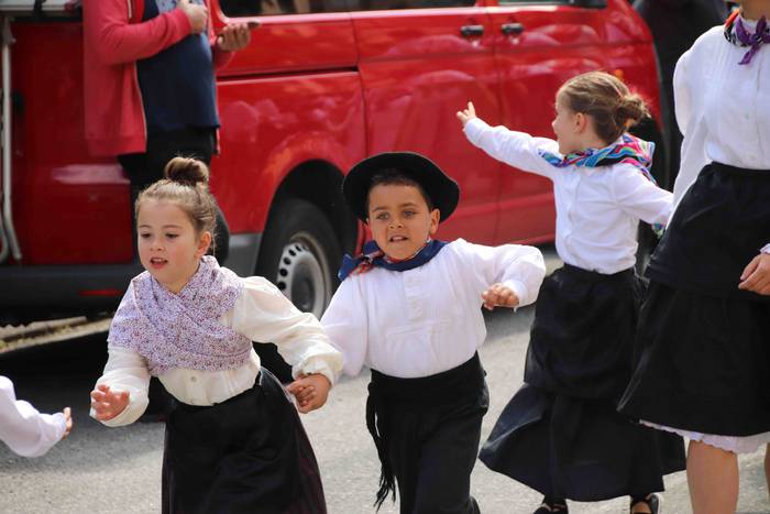 Dantzan ospatu dute Sutarrir 10 1557663334234