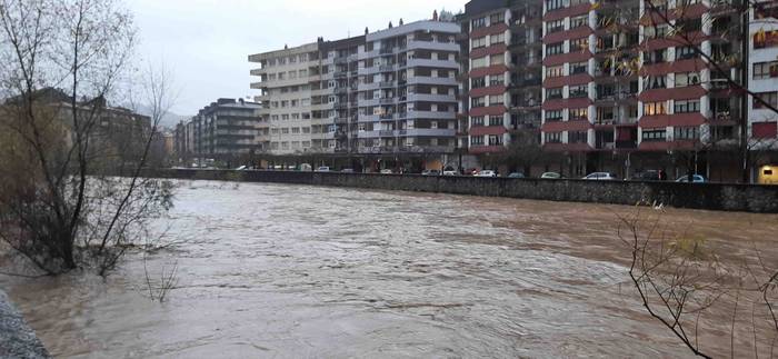 Urak eta lurrak gain hartu d 11 1639129520460