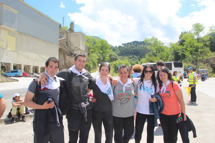 Eskuak batuta, desio bakarre 67 1528640974009