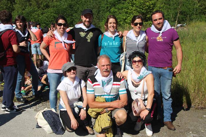 Eskuak batuta, desio bakarre 15 1528640558005