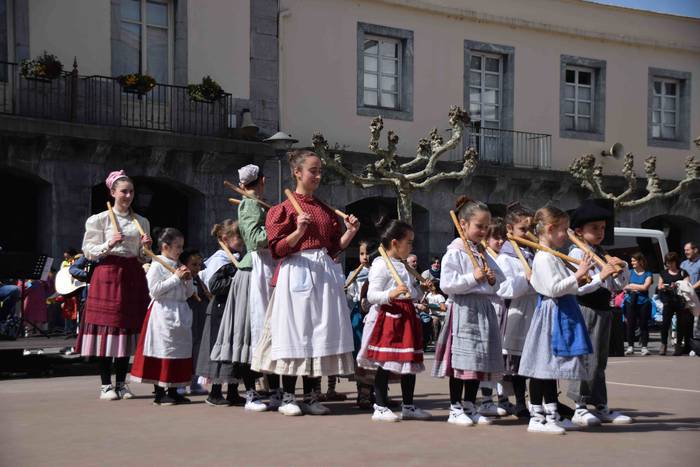 Oinkari dantza taldearen dan 13 1648304059250