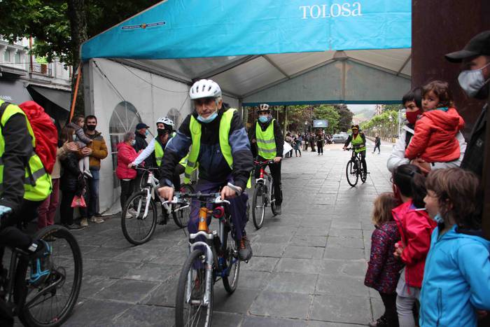 Pentsio duinak eskatuz eskua 25 1621879380991