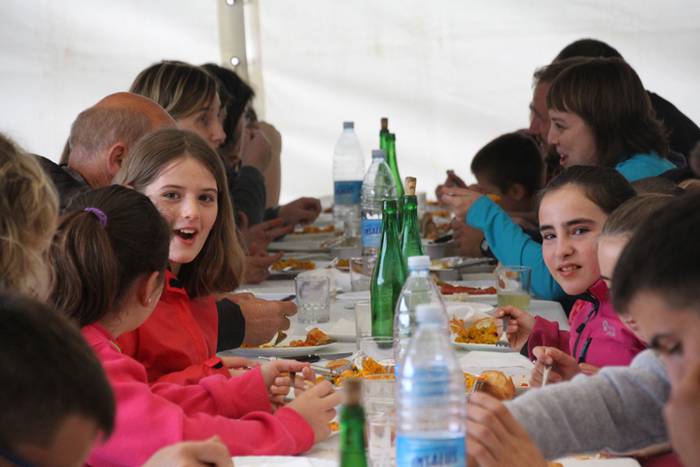 Herri bazkaria festa giroan 11 1496584453309