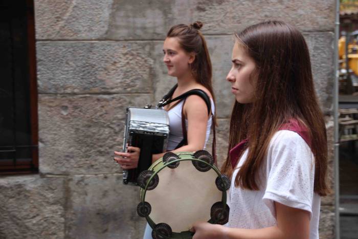 Asteasun festak apurtu du "n 38 1593430426228