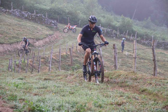 Mendi bizikleta lasterketare 40 1660377623427