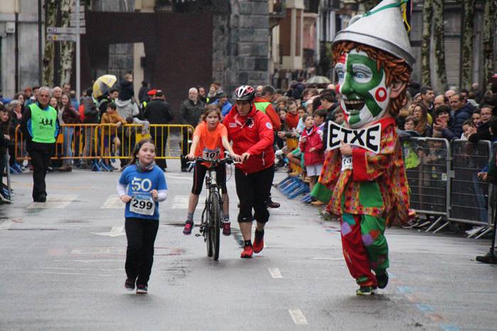 700 haur inguru XXXI. Ero Et 165 1516542853725