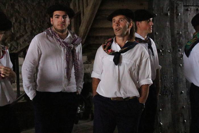 Jaietako egun handia ospatzen ari dira Asteasun 10 1467203346387