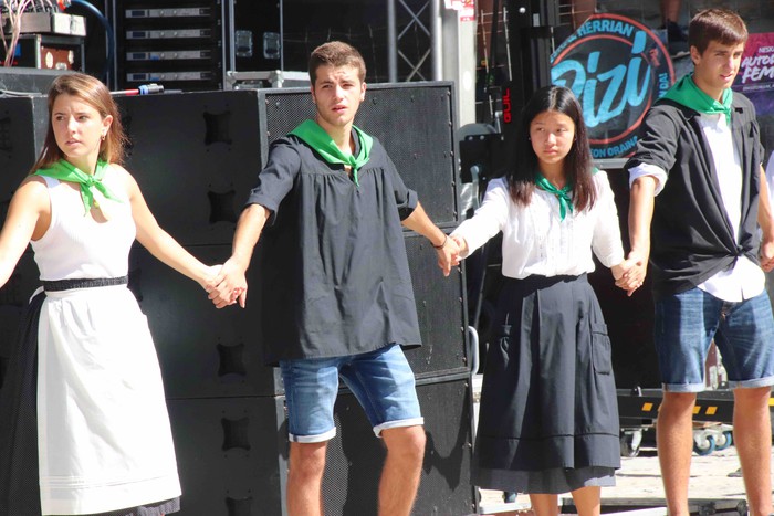 46 gaztek parte hartu dute Irurako Dantza-Sokan - 20