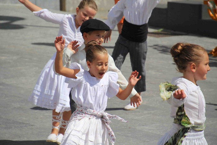 Emakumeak Adunako Axeri-dantzan, lehen aldiz - 21