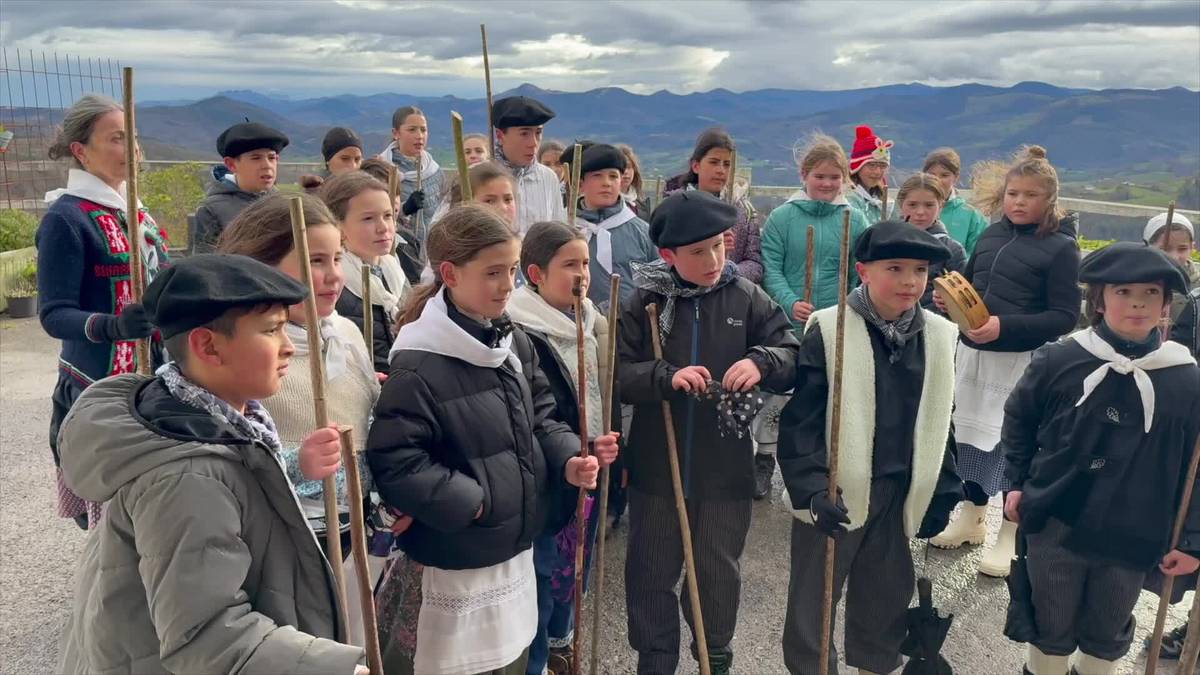 Santa Ageda bezpera, kantuan, bertsotan eta umore onean eskualdeko herrietan