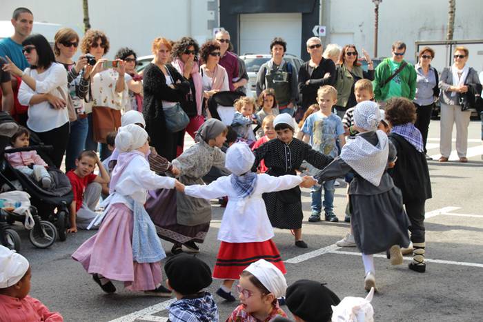 Haurrek alaitu dituzte kalea 49 1494678044827