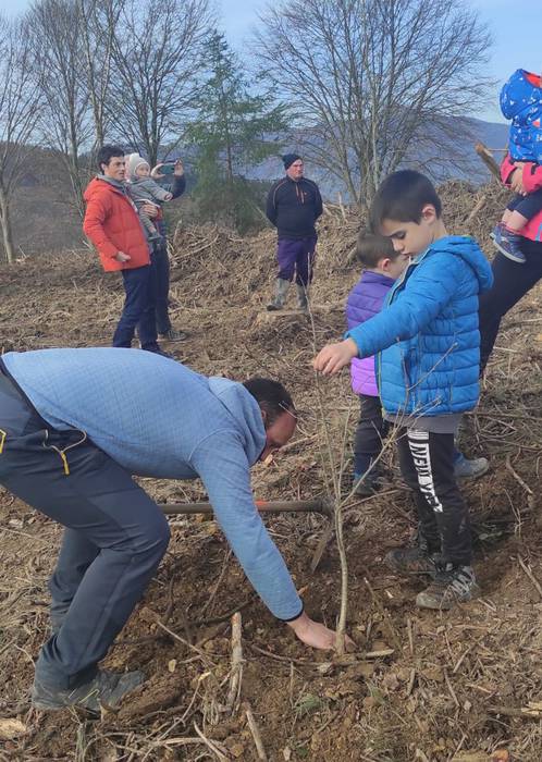 Zuhaitz Eguna ospatzen ari d 12 1644670098479