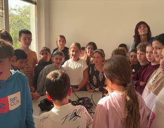 Ikasleek 'Ixil-ixilik dago' abestu dute