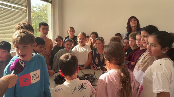 Ikasleek 'Ixil-ixilik dago' abestu dute