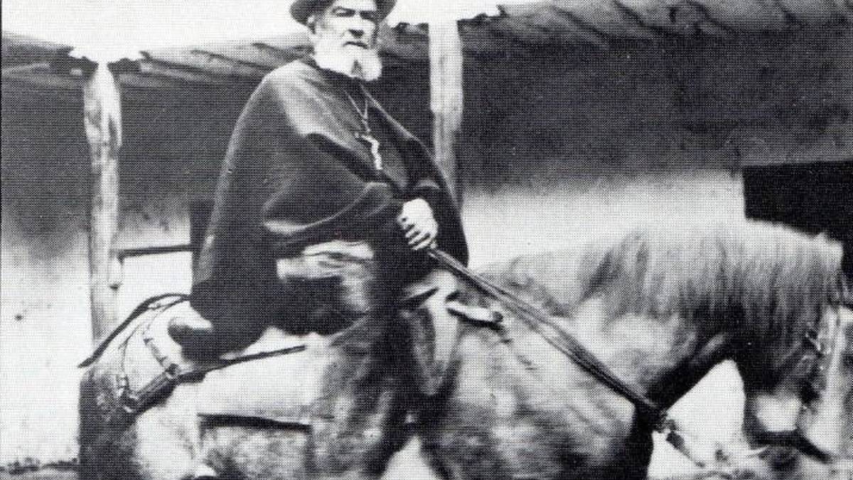 Santa Kruz apaizaren gorpua herriratzeko aukera aztertuko du Aranzadik