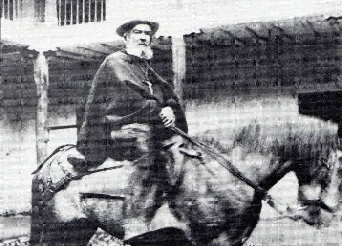 Santa Kruz apaizaren gorpua herriratzeko aukera aztertuko du Aranzadik