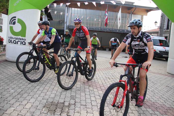 Mendi bizikleta lasterketare 28 1660377600522