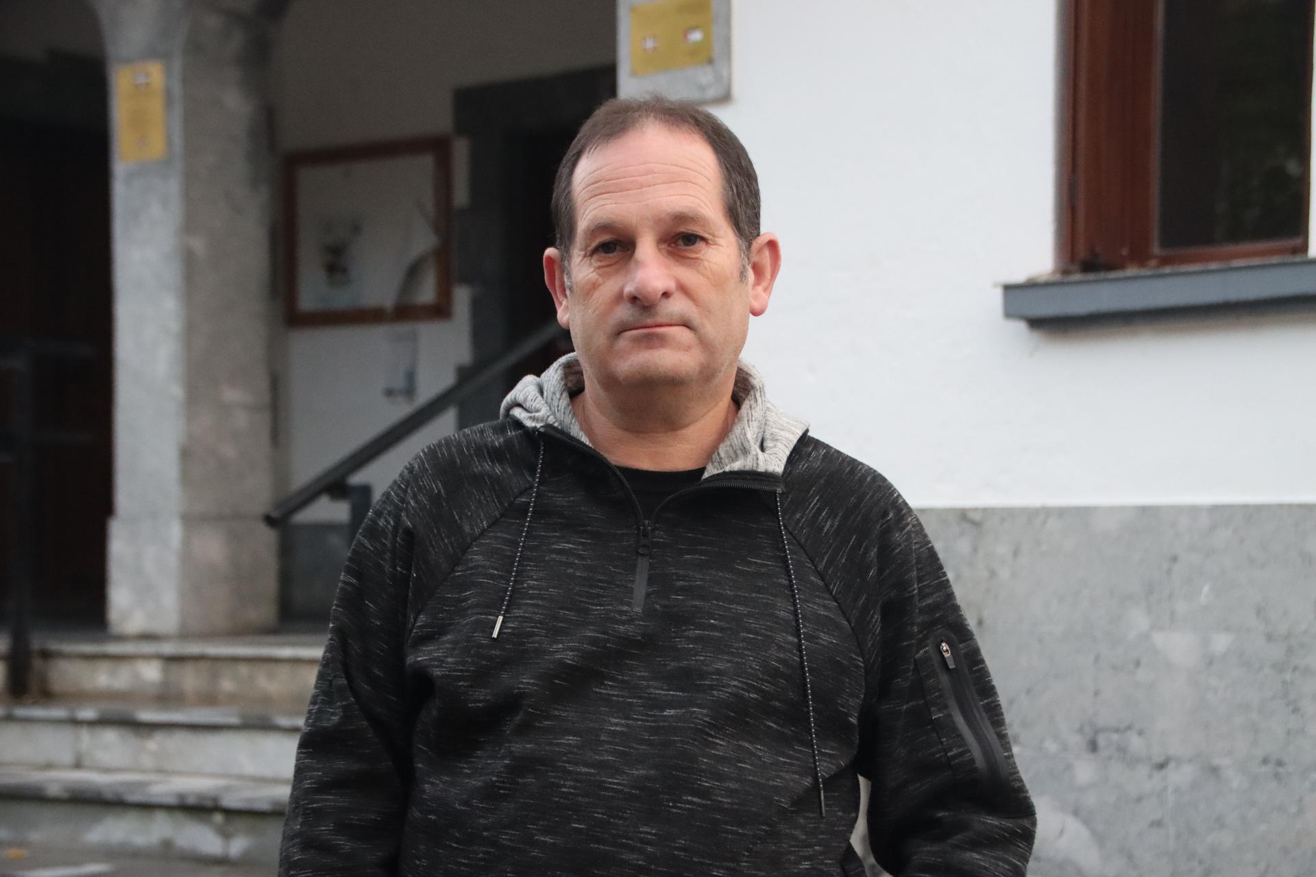 «Gazte jendeari lehentasuna eman behar diogu herrian geratu daitezen»