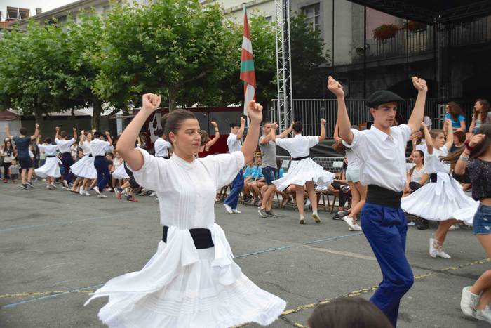 soka dantza santioak villabo 88 1532545390445