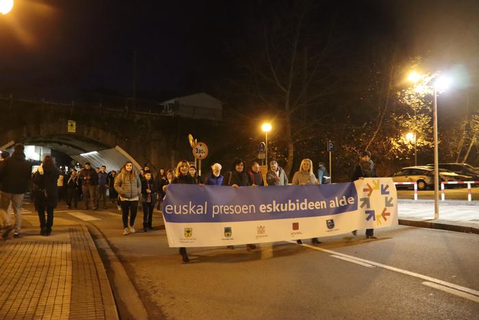 Euskal presoen eskubideen alde elkartu da Aiztondo