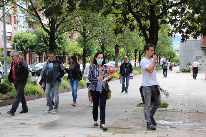 Esker hitzak, loreekin 10 1592050818358