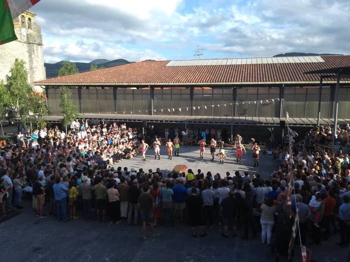 Dantza eta bertsotan igaro d 6 1565942048522