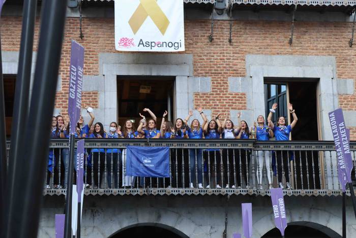 Tolosa urdinez jantzi da 53 1632073512519