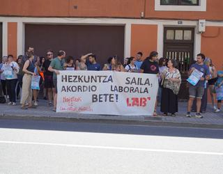 Hezkuntza Sailari hitza betetzeko eskatu diote