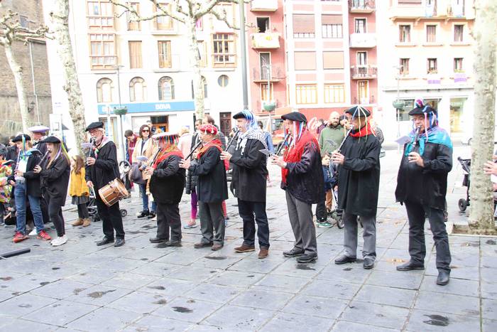 Ozen entzun dira txistularie 65 1551449035888