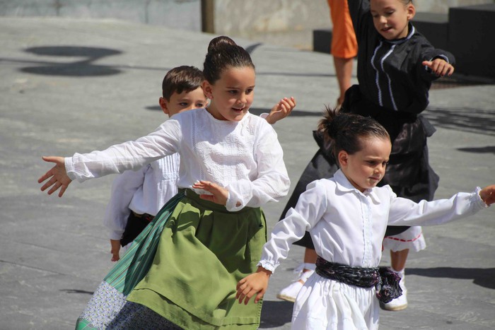 Emakumeak Adunako Axeri-dantzan, lehen aldiz - 19