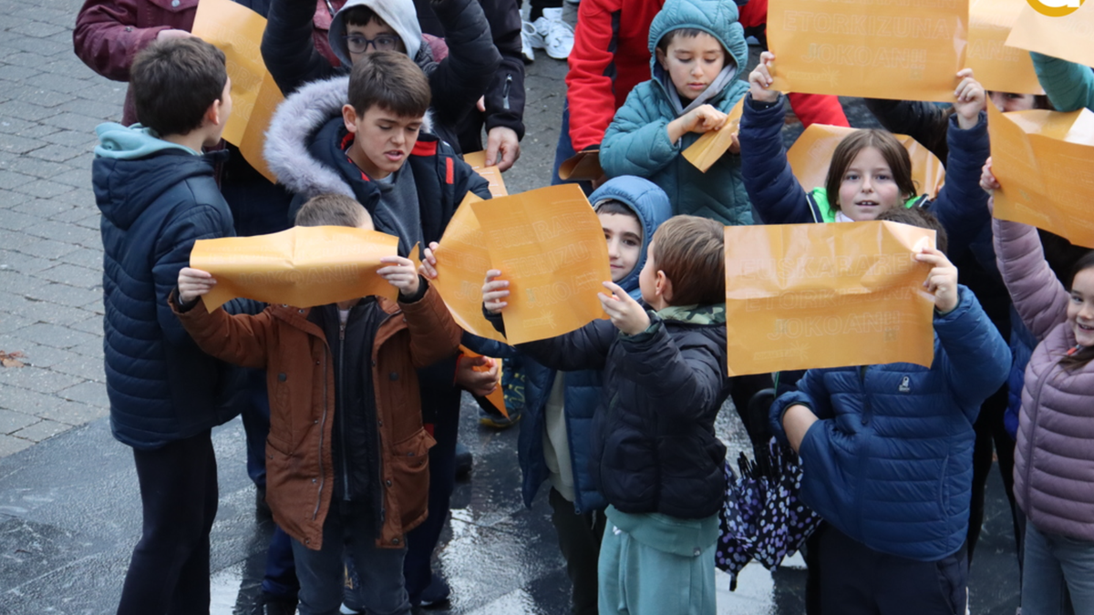 «Ez da suari eusten geratzeko garaia, garra indartzekoa baizik»