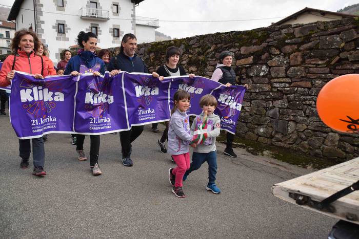 Eskuz esku ibili dute lekuko 15 1555085920475