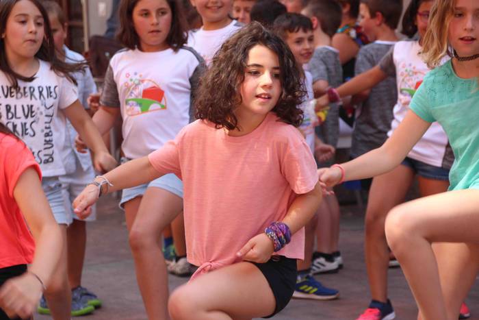 Tripa beteta, dantzan pasa d 78 1563205356924