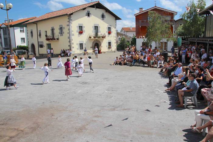 Axeri-dantza Aduna Jaiak 201 19 1534334057445