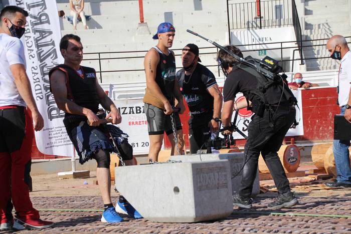 Izetatarrek jantzi dute txap 58 1624130532051