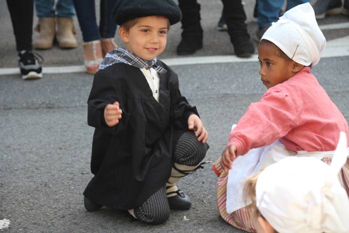 Haurrek alaitu dituzte kalea 43 1494678007617