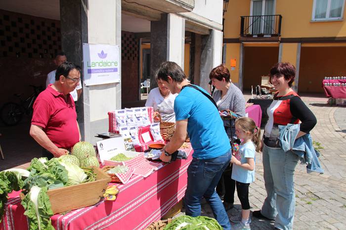 Artisau eta janari azoka iruran 19 1465128726813