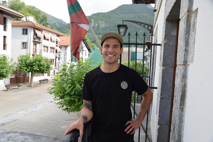 «Herritarren artean oso maitatua eta estimatua zen Latu»