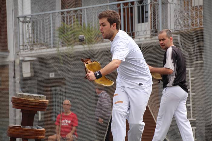 Behar Zana 70. urteurrena errebotea 30 1465127729821