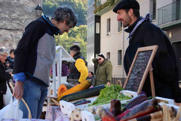 Azoka eguna ospatu dute Bera 48 1541346103549