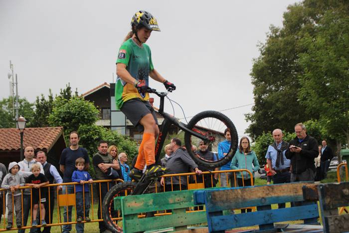 Erakustaldi batekin hasi dir 16 1496515017497