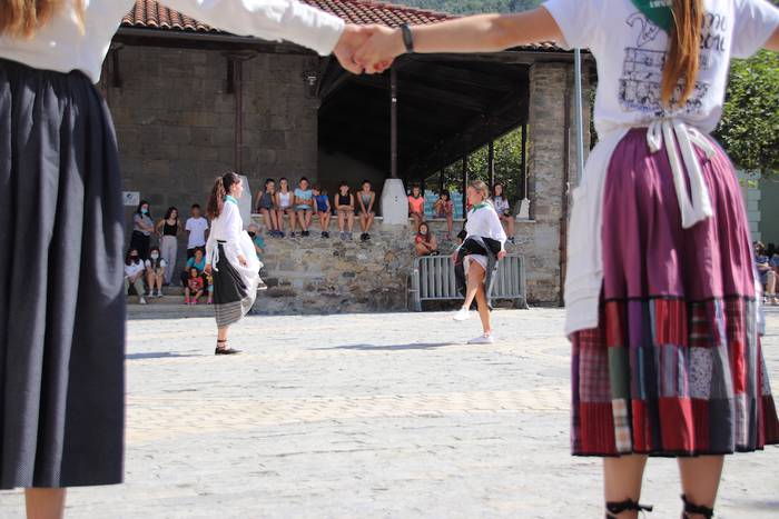 Berriro ere elkarri eskutik  35 1632576979537