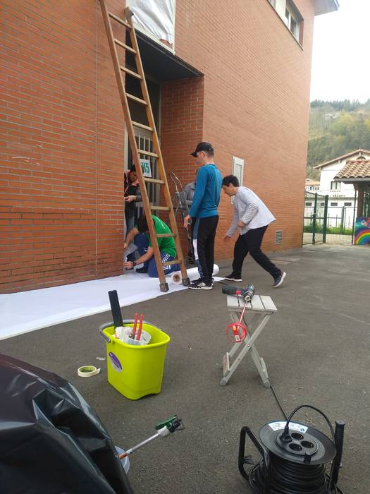 Alegiako eskolako patioa, er 8 1648455360439