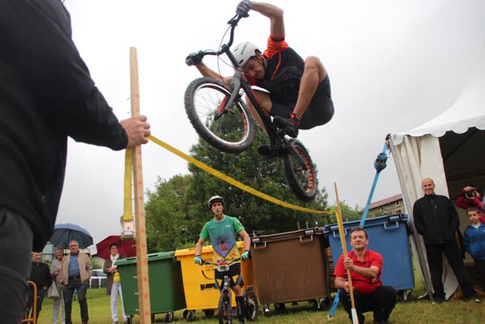 Erakustaldi batekin hasi dir 41 1496515173696