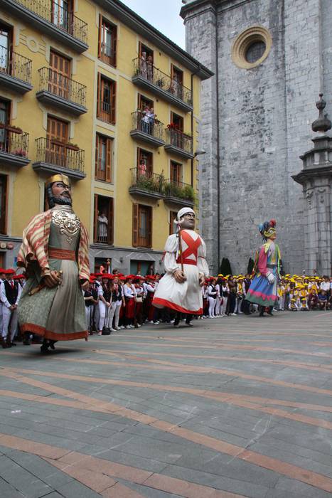 Santuek eta dantzariek poztu 20 1498312289438