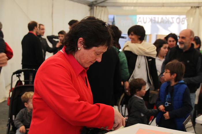 Aurpegi ezagunak bozka emate 29 1489931196678