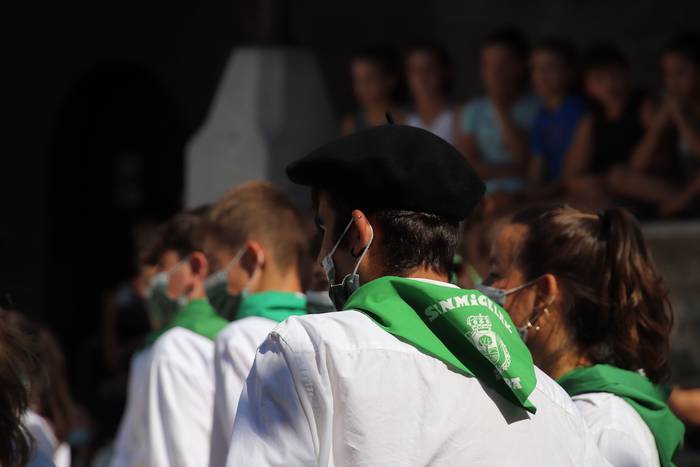 Berriro ere elkarri eskutik  60 1632576982511