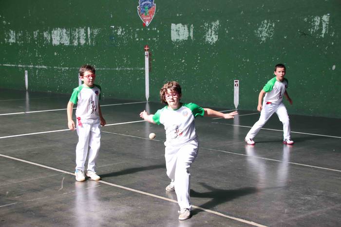 Behar Zana elkarteko festa 2 26 1559405194599